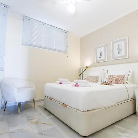 Lejlighed In Beachfront Complex In El Duque Area,