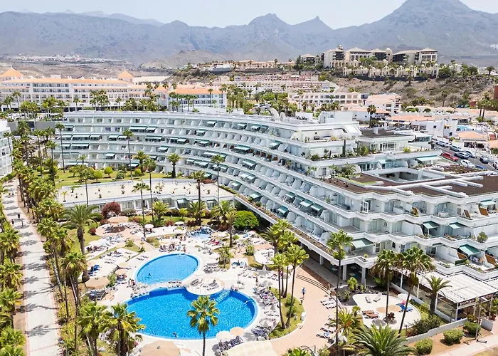 In Beachfront Complex In El Duque Area, Апартаменти