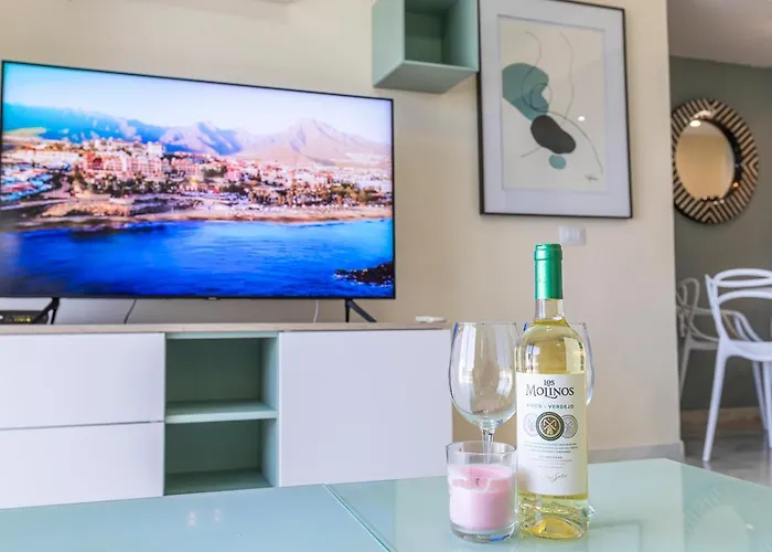 In Beachfront Complex In El Duque Area, Апартаменти Адехе